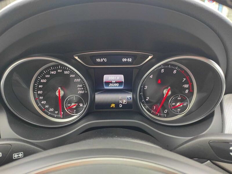 Mercedes-Benz GLA 220 4Matic 2.0L Navigation, Sitzheizung, 360° Kamera, AHK