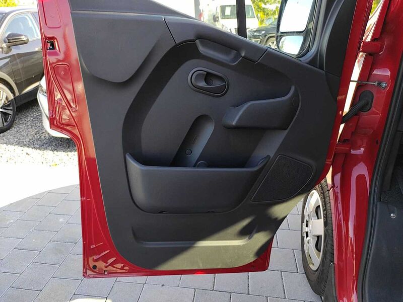 Nissan NV400 Kastenwagen L1H1 3,3t PRO 2.3L / Cool & Sound-Paket / Einparkhilfe hinten / Sitz
