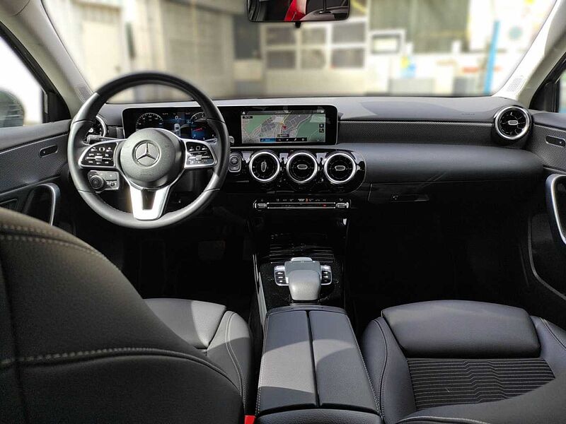 Mercedes-Benz A 200 A -Klasse A 200 Navigation, Sitzheizung, Rückfahrkamera, AHK